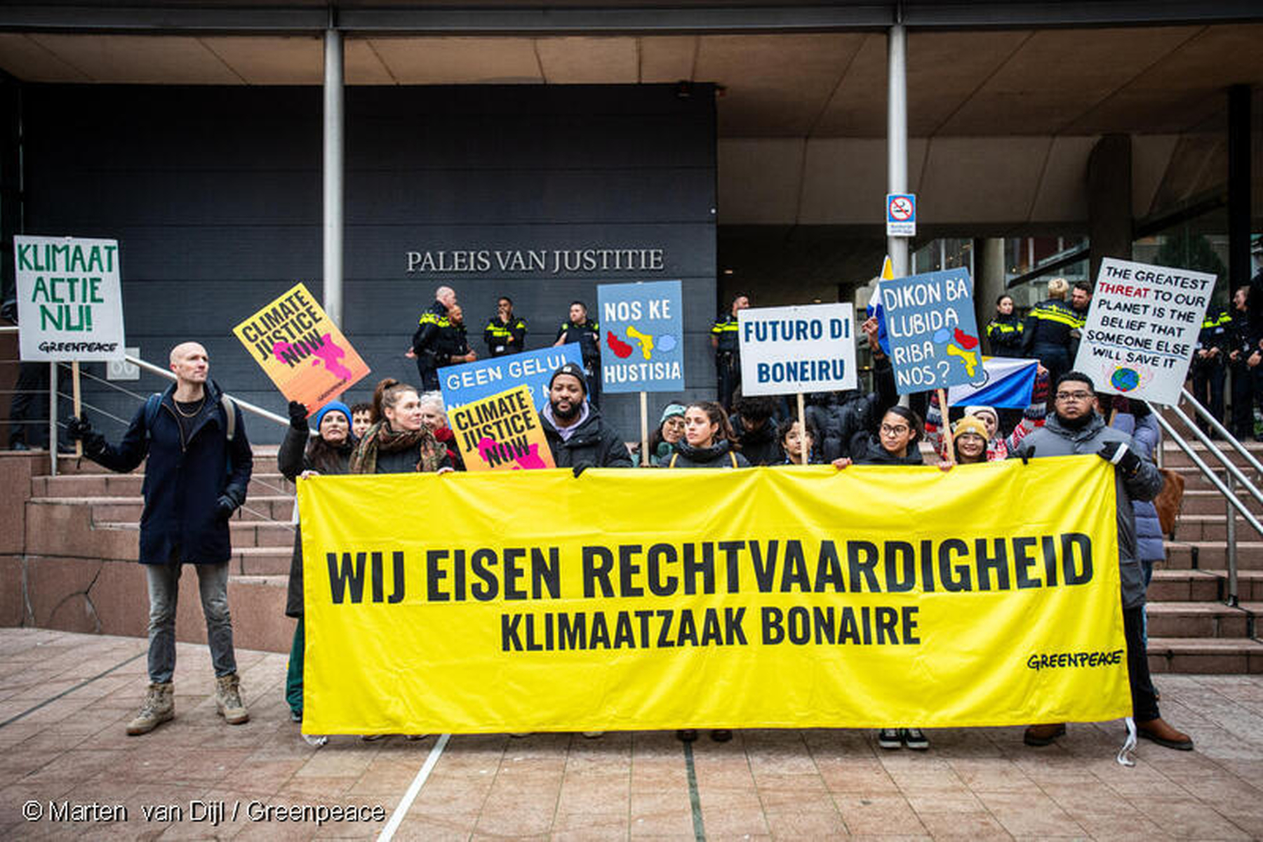 Eisers en supporters in januari, toen de Staat werd gedagvaard in de Bonaire Klimaatzaak